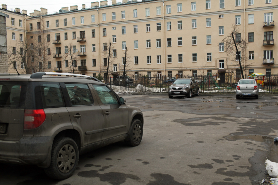 В Шушарах подростки проникли на стоянку и увели два питбайка
